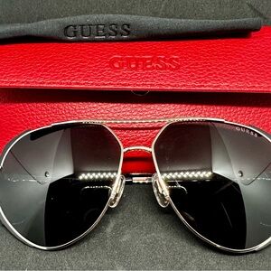 Guess Aviators. New w/case. Unisex